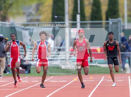 Thumbnail 3 in Harold Scott Invitational (200 Meter) photogallery.