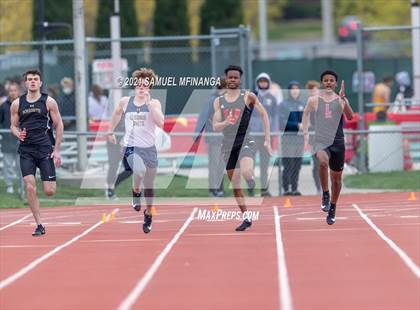 Thumbnail 3 in Harold Scott Invitational (200 Meter) photogallery.