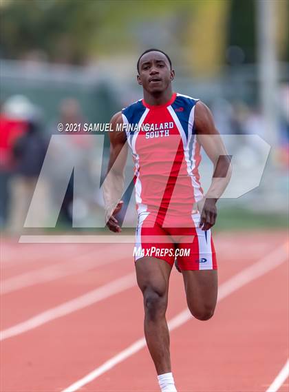 Thumbnail 3 in Harold Scott Invitational (200 Meter) photogallery.