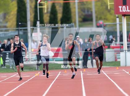 Thumbnail 2 in Harold Scott Invitational (200 Meter) photogallery.