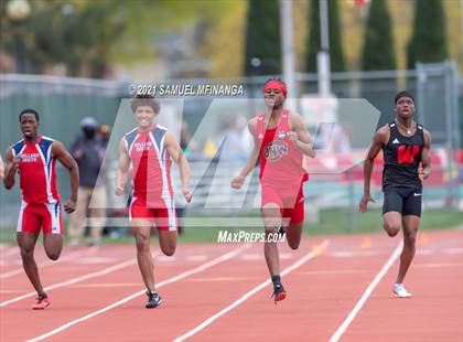 Thumbnail 2 in Harold Scott Invitational (200 Meter) photogallery.
