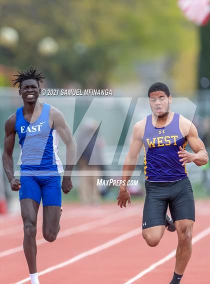 Thumbnail 1 in Harold Scott Invitational (200 Meter) photogallery.