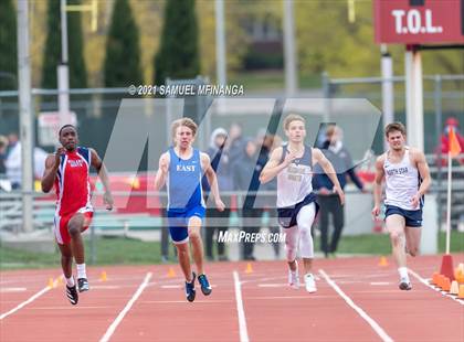 Thumbnail 3 in Harold Scott Invitational (200 Meter) photogallery.