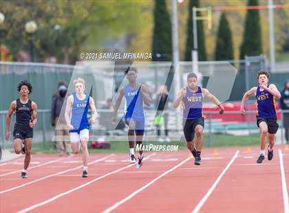 Thumbnail 2 in Harold Scott Invitational (200 Meter) photogallery.