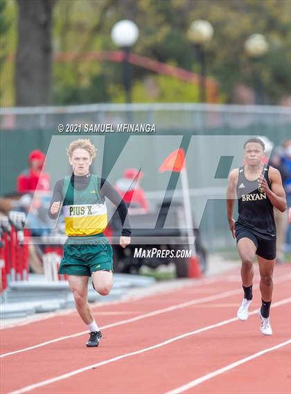 Thumbnail 2 in Harold Scott Invitational (200 Meter) photogallery.
