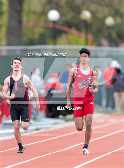 Thumbnail 2 in Harold Scott Invitational (200 Meter) photogallery.