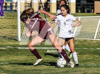 Thumbnail 2 in Pomona Catholic vs Valley Christian (Ontario Christian Tournament) photogallery.