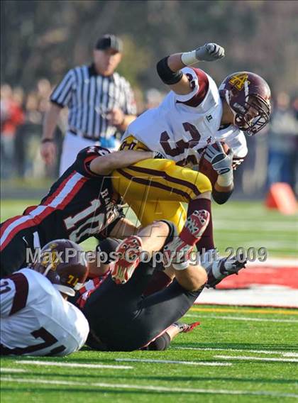 Thumbnail 3 in Loyola Academy vs Maine South (IHSA Class 8A Semi-Finals) photogallery.