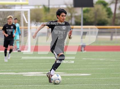 Thumbnail 3 in West Mesquite vs. Wakeland (UIL 5A Regional Final Playoff) photogallery.