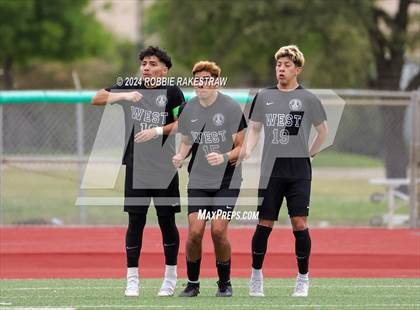 Thumbnail 3 in West Mesquite vs. Wakeland (UIL 5A Regional Final Playoff) photogallery.