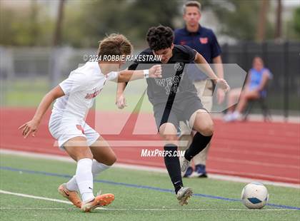 Thumbnail 1 in West Mesquite vs. Wakeland (UIL 5A Regional Final Playoff) photogallery.