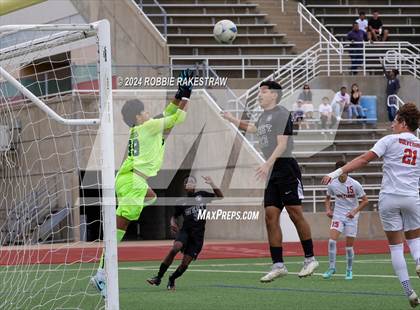 Thumbnail 3 in West Mesquite vs. Wakeland (UIL 5A Regional Final Playoff) photogallery.