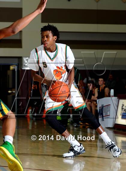 Thumbnail 2 in Brea Olinda @ Poly (MaxPreps Holiday Classic) photogallery.