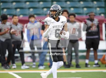 Thumbnail 2 in Summer Creek vs. Steele (UIL Football 6A DII Semifinal) photogallery.