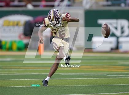 Thumbnail 3 in Summer Creek vs. Steele (UIL Football 6A DII Semifinal) photogallery.
