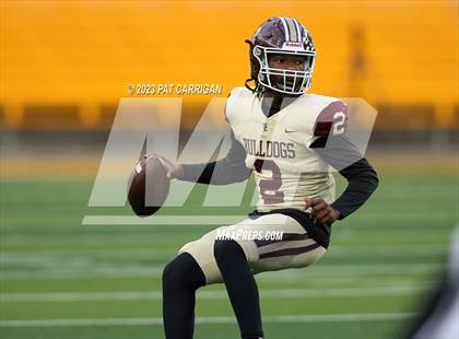 Thumbnail 3 in Summer Creek vs. Steele (UIL Football 6A DII Semifinal) photogallery.
