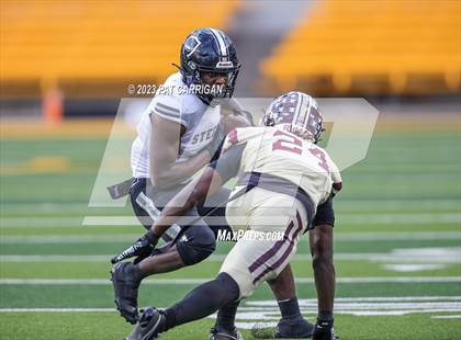 Thumbnail 2 in Summer Creek vs. Steele (UIL Football 6A DII Semifinal) photogallery.