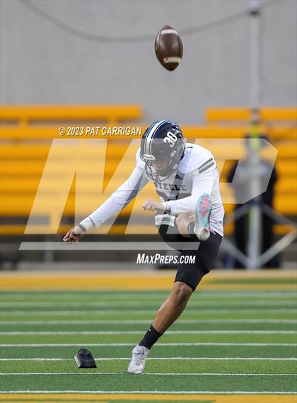 Thumbnail 1 in Summer Creek vs. Steele (UIL Football 6A DII Semifinal) photogallery.
