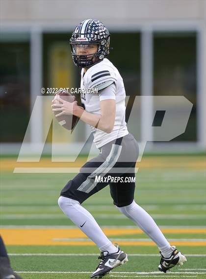 Thumbnail 3 in Summer Creek vs. Steele (UIL Football 6A DII Semifinal) photogallery.