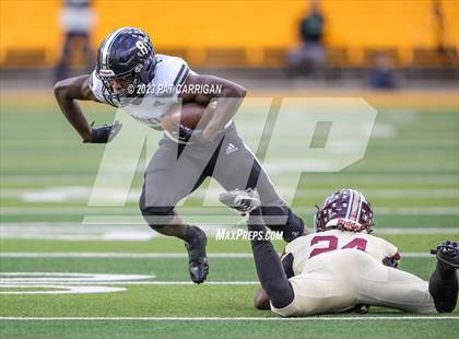 Thumbnail 1 in Summer Creek vs. Steele (UIL Football 6A DII Semifinal) photogallery.