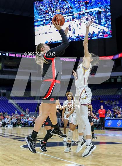 Thumbnail 3 in Winnsboro vs. Fairfield (UIL 3A State Final) photogallery.