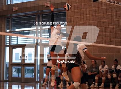 Thumbnail 3 in Episcopal vs Fulshear (College Station High School) photogallery.
