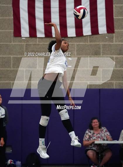 Thumbnail 3 in Episcopal vs Fulshear (College Station High School) photogallery.