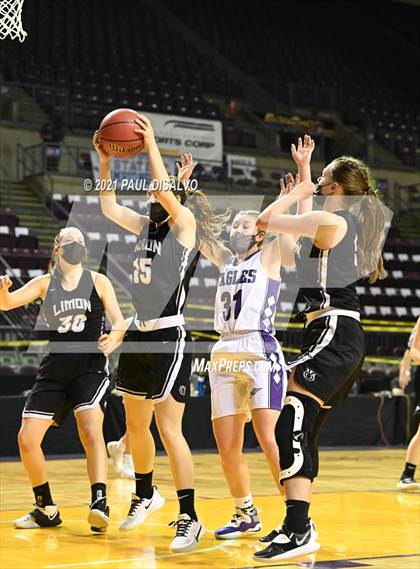 Thumbnail 2 in Limon vs. Wray (CHSAA 2A State Final) photogallery.