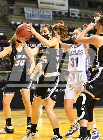 Thumbnail 3 in Limon vs. Wray (CHSAA 2A State Final) photogallery.