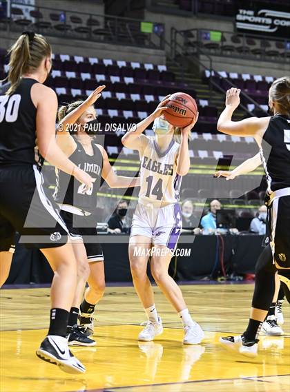 Thumbnail 2 in Limon vs. Wray (CHSAA 2A State Final) photogallery.