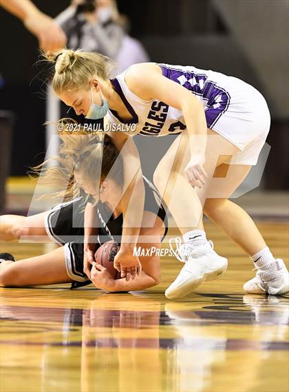 Thumbnail 2 in Limon vs. Wray (CHSAA 2A State Final) photogallery.
