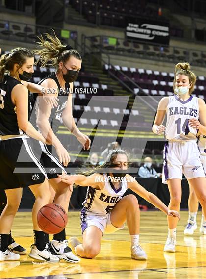 Thumbnail 3 in Limon vs. Wray (CHSAA 2A State Final) photogallery.
