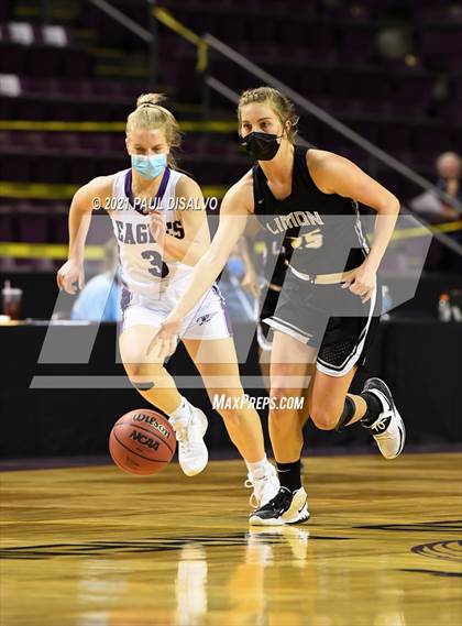 Thumbnail 1 in Limon vs. Wray (CHSAA 2A State Final) photogallery.