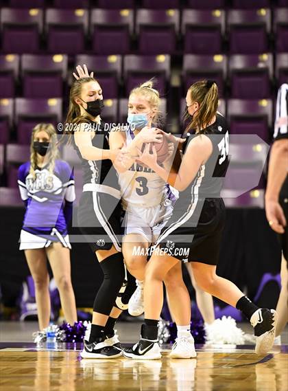Thumbnail 1 in Limon vs. Wray (CHSAA 2A State Final) photogallery.
