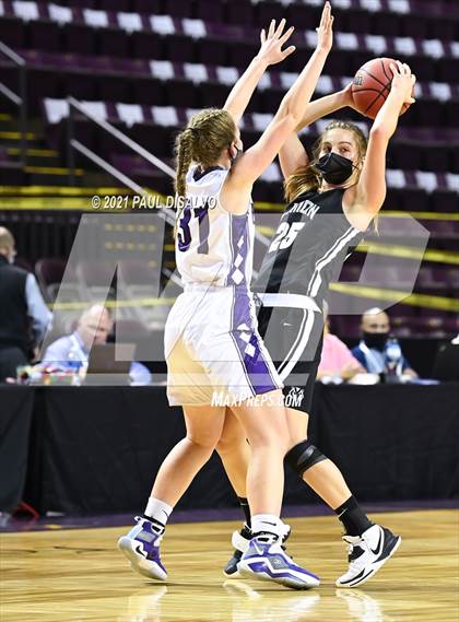 Thumbnail 2 in Limon vs. Wray (CHSAA 2A State Final) photogallery.