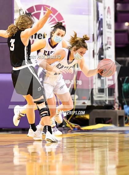Thumbnail 3 in Limon vs. Wray (CHSAA 2A State Final) photogallery.