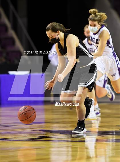 Thumbnail 3 in Limon vs. Wray (CHSAA 2A State Final) photogallery.