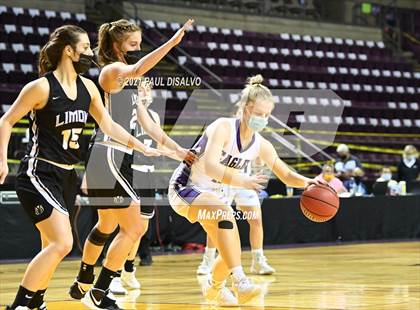 Thumbnail 3 in Limon vs. Wray (CHSAA 2A State Final) photogallery.