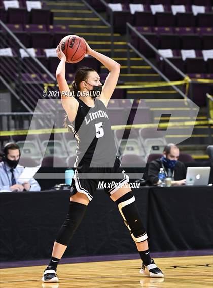 Thumbnail 2 in Limon vs. Wray (CHSAA 2A State Final) photogallery.