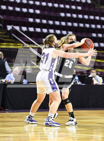 Thumbnail 2 in Limon vs. Wray (CHSAA 2A State Final) photogallery.
