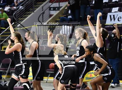 Thumbnail 3 in Limon vs. Wray (CHSAA 2A State Final) photogallery.