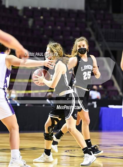 Thumbnail 3 in Limon vs. Wray (CHSAA 2A State Final) photogallery.