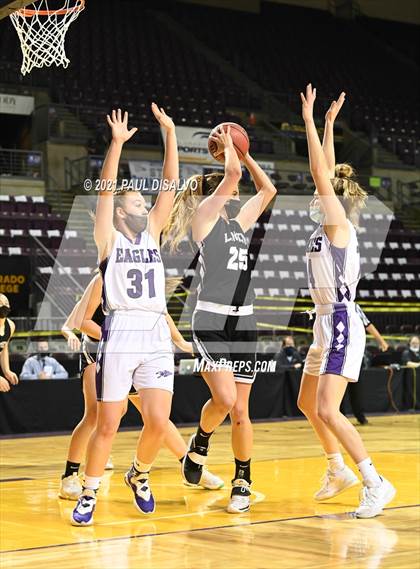 Thumbnail 3 in Limon vs. Wray (CHSAA 2A State Final) photogallery.