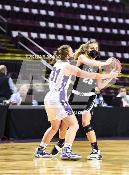 Thumbnail 1 in Limon vs. Wray (CHSAA 2A State Final) photogallery.