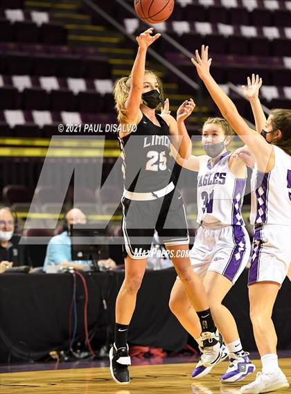 Thumbnail 1 in Limon vs. Wray (CHSAA 2A State Final) photogallery.