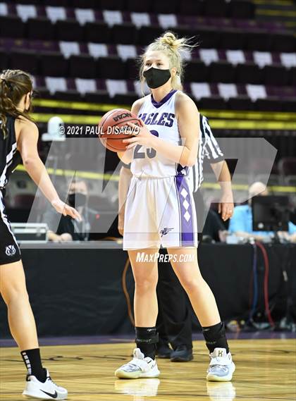 Thumbnail 2 in Limon vs. Wray (CHSAA 2A State Final) photogallery.