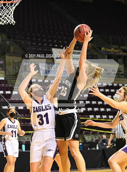 Thumbnail 2 in Limon vs. Wray (CHSAA 2A State Final) photogallery.