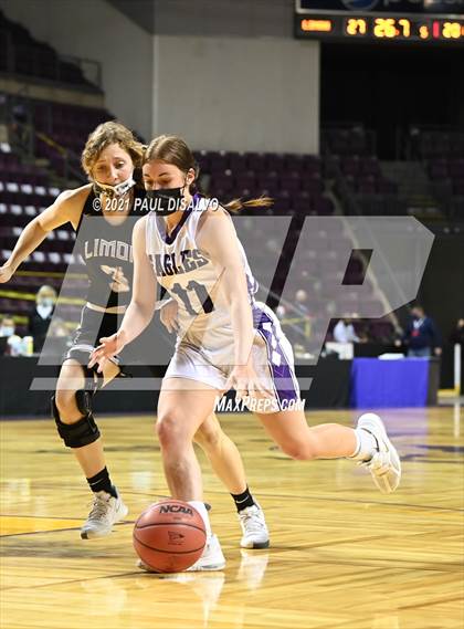 Thumbnail 3 in Limon vs. Wray (CHSAA 2A State Final) photogallery.