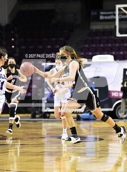 Thumbnail 3 in Limon vs. Wray (CHSAA 2A State Final) photogallery.