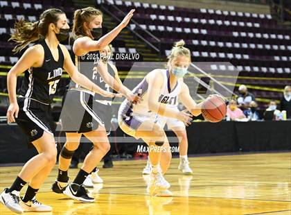 Thumbnail 2 in Limon vs. Wray (CHSAA 2A State Final) photogallery.